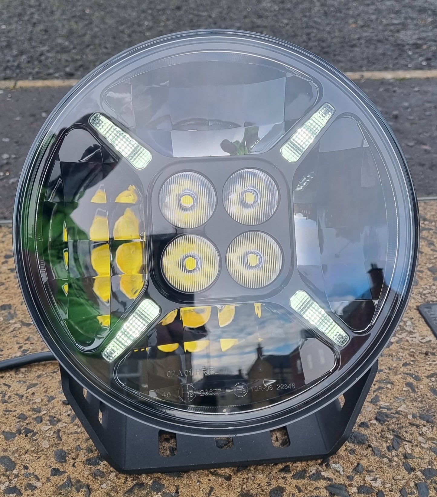 HGV Auto. CROSS HAIR SEVEN. 7" Round Full LED Spot Lamp Amber/White DRL 6,000lumen